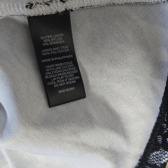 Express Black and White Lace Peplum Top Size Small - Picture 3 of 5